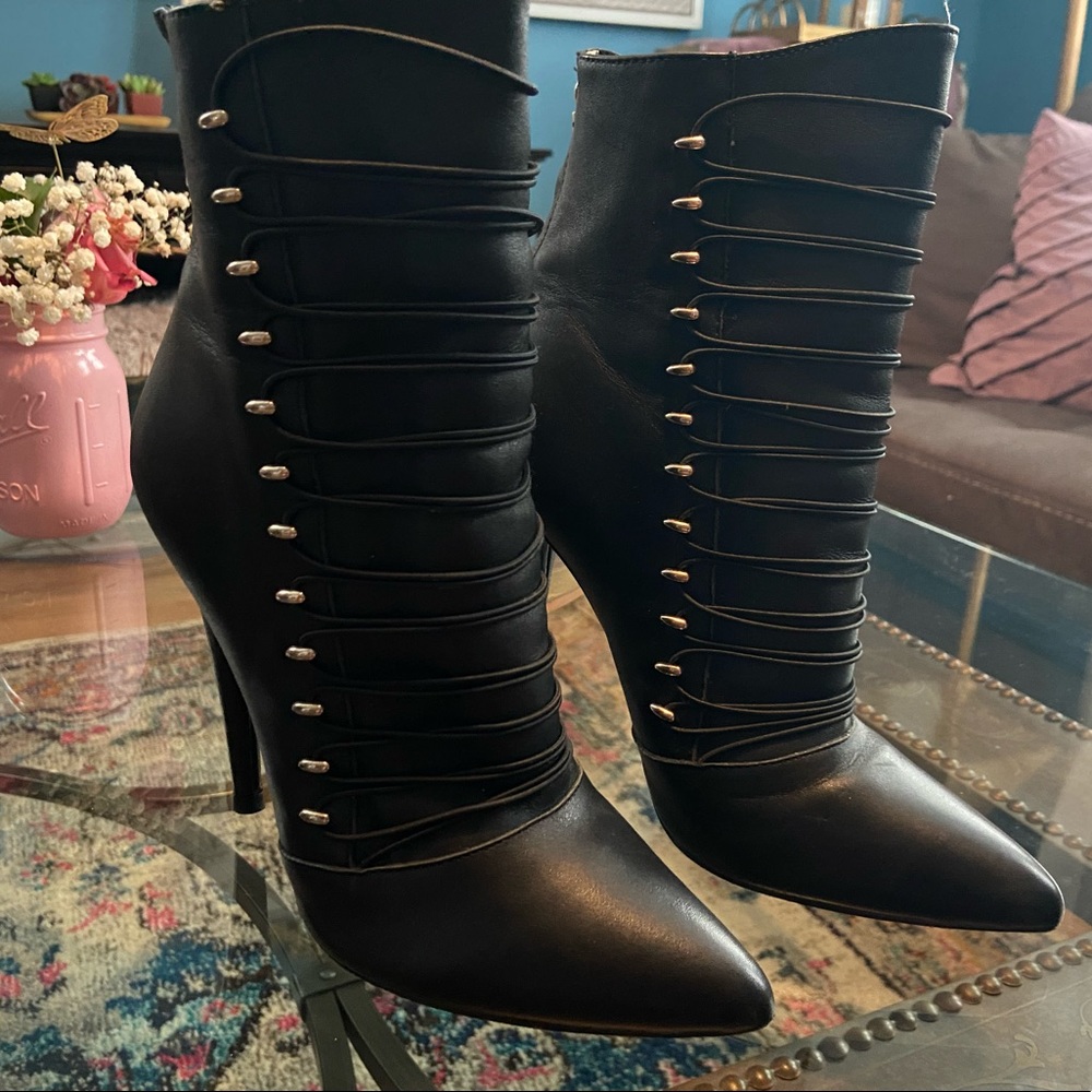 Zigi Girl ankle boots in black size 8